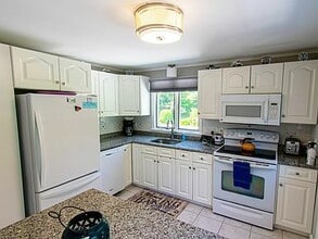 19 Spring St in Bar Harbor, ME - Building Photo - Building Photo