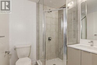 8-418 Tippett Rd in Toronto, ON - Building Photo - Building Photo