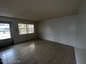 180 W Towne Pl in Titusville, FL - Building Photo - Building Photo