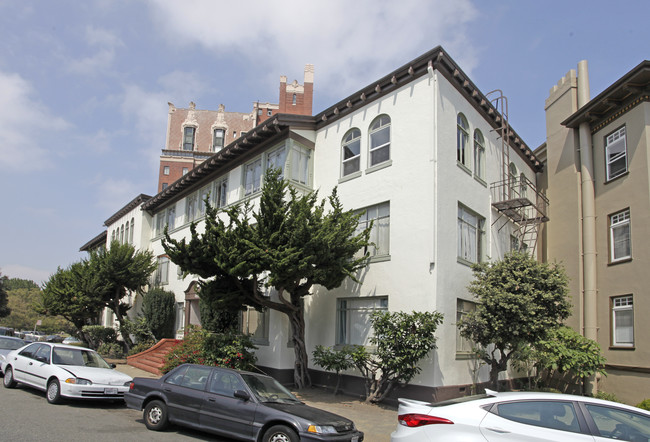 Hill Manor and Hill Court Apartments in Oakland, CA - Building Photo - Building Photo