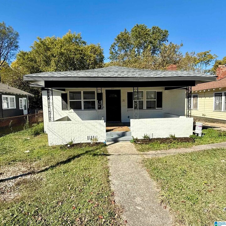 212 Bankhead Hwy W in Birmingham, AL - Building Photo