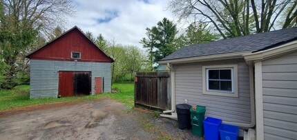 142 Bloomfield Main St in Prince Edward, ON - Building Photo - Building Photo