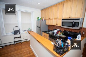 71 Thatcher St in Brookline, MA - Building Photo - Building Photo