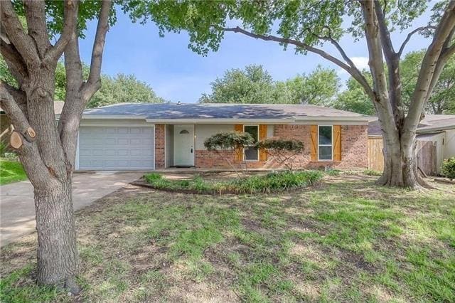 5717 Macrae St in Haltom City, TX - Building Photo