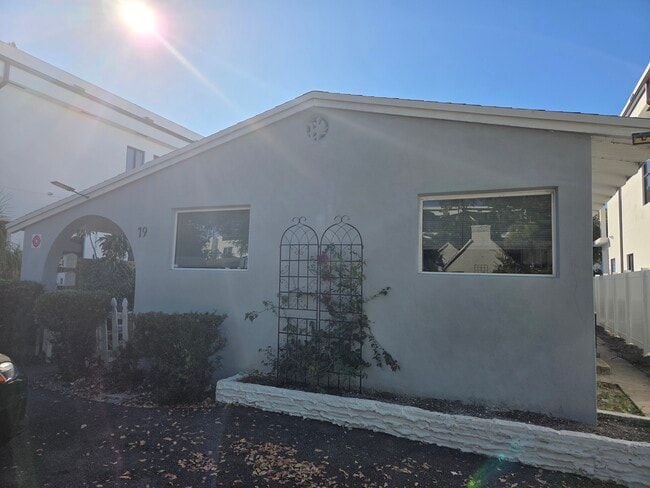 19 SE 12th Ave, Unit 1