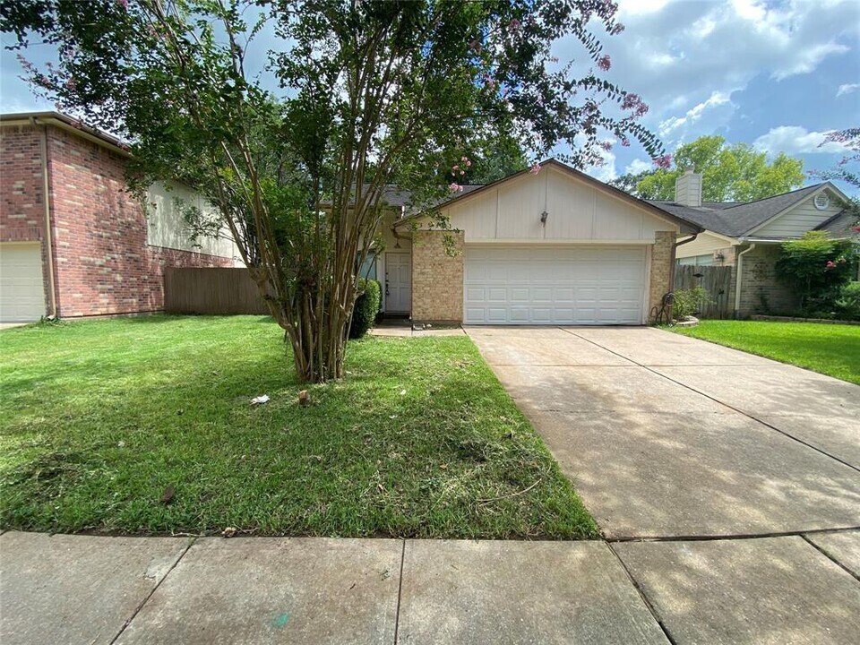 3534 Woodmere Ln in Sugar Land, TX - Building Photo