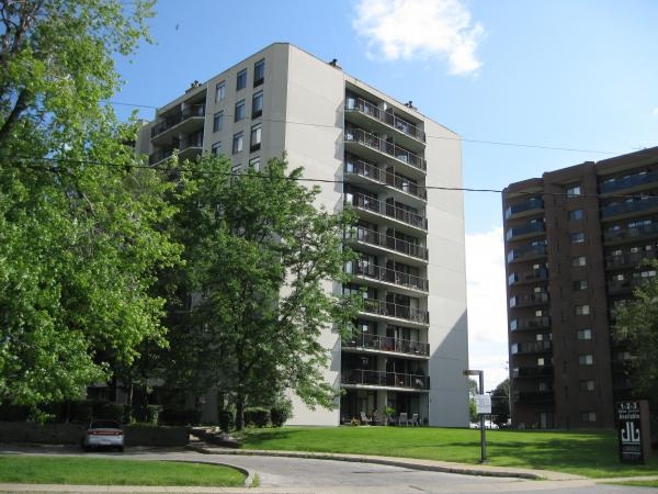 Lonsdale in Windsor, ON - Foto de edificio