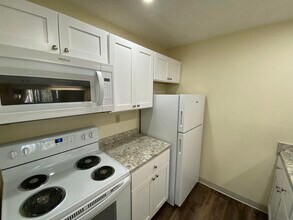 155 Eastern Ave-Unit -101 in Manchester, NH - Building Photo - Building Photo