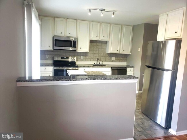 5002 Essex Ln in Mount Laurel, NJ - Building Photo - Building Photo