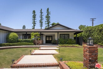 4139 Magna Carta Rd in Calabasas, CA - Building Photo - Building Photo