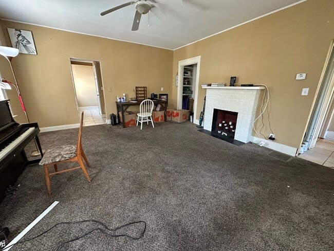 property at 639 S Rotherwood Ave