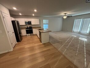 140 Kings Parish Ct in Columbia, SC - Building Photo - Building Photo