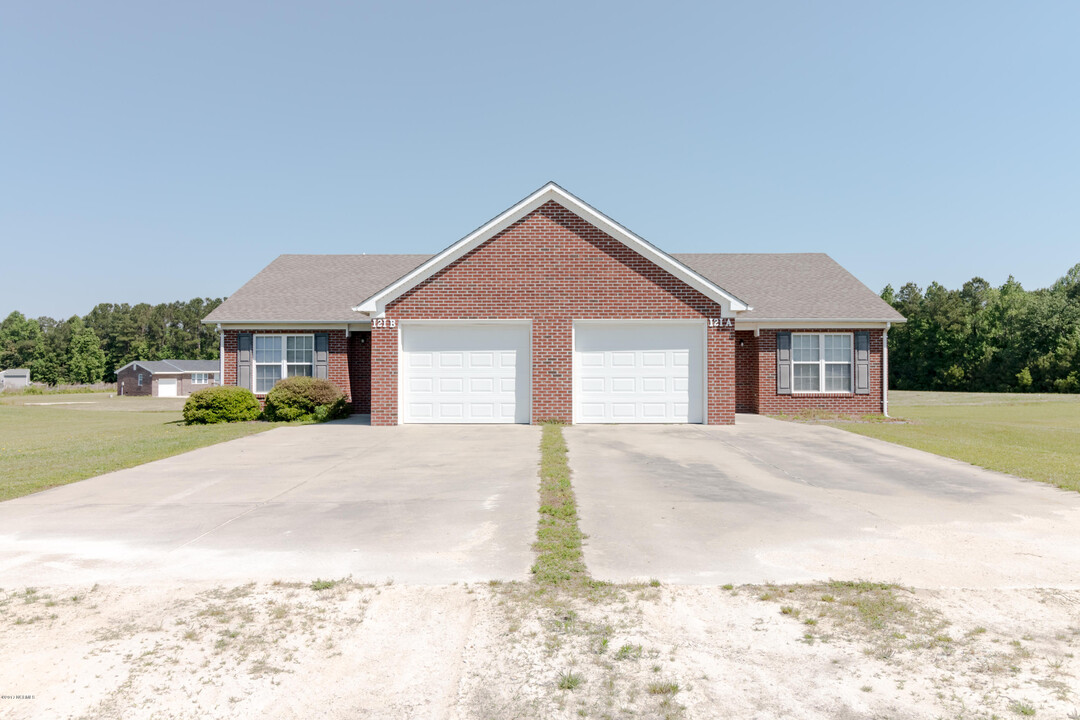119 Arabian Ln in Richlands, NC - Building Photo