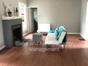 5916 SE Knapp St in Portland, OR - Building Photo - Building Photo