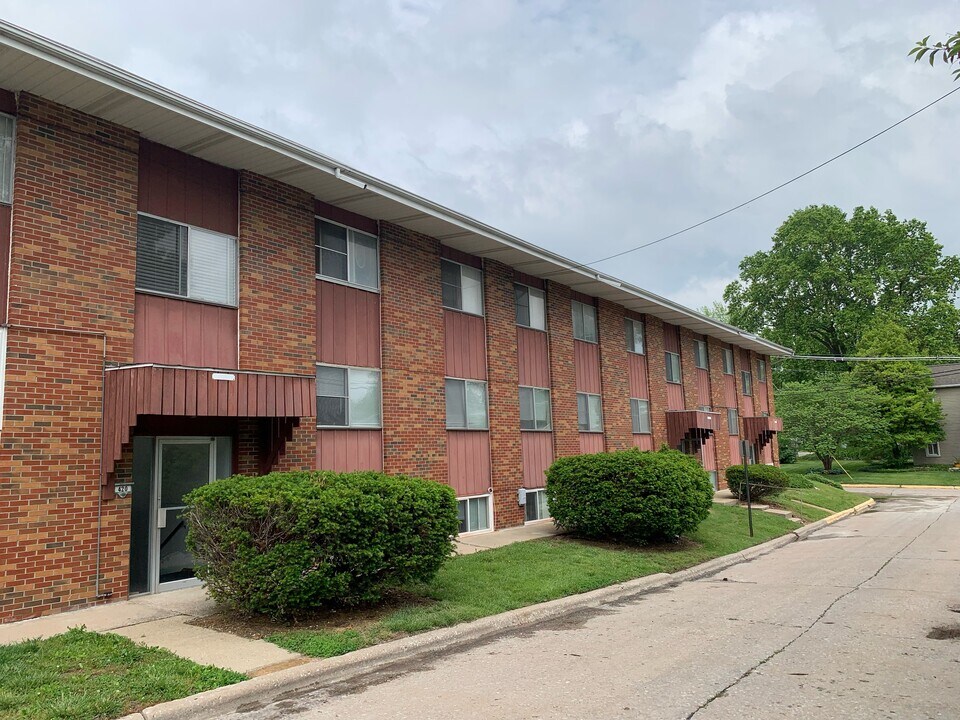 Mather Street Apartments in Alton, IL - Building Photo