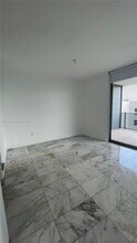 488 NE 18th St, Unit 2704 in Miami, FL - Building Photo - Building Photo