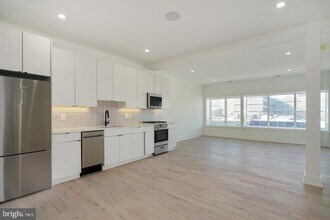 2109 S Iseminger St-Unit -1 in Philadelphia, PA - Building Photo - Building Photo