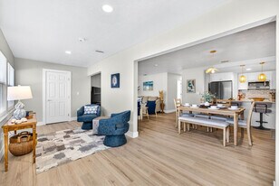 153 Vista Hermosa Cir in Sarasota, FL - Building Photo