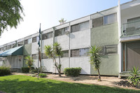 Owensmouth Apartments in Canoga Park, CA - Building Photo - Building Photo