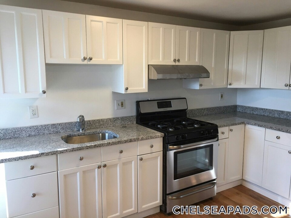 77 Division St in Chelsea, MA - Building Photo