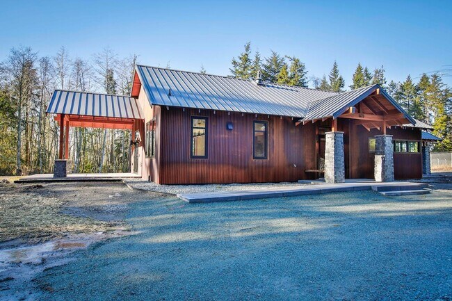 673 E Peters Rd in Greenbank, WA - Building Photo - Building Photo