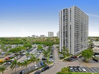 20281 E Country Club Dr, Unit 602 in Aventura, FL - Foto de edificio - Building Photo