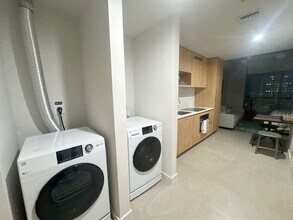 11 NE 6th St, Unit SI FL22-ID1380027P in Miami, FL - Building Photo - Building Photo