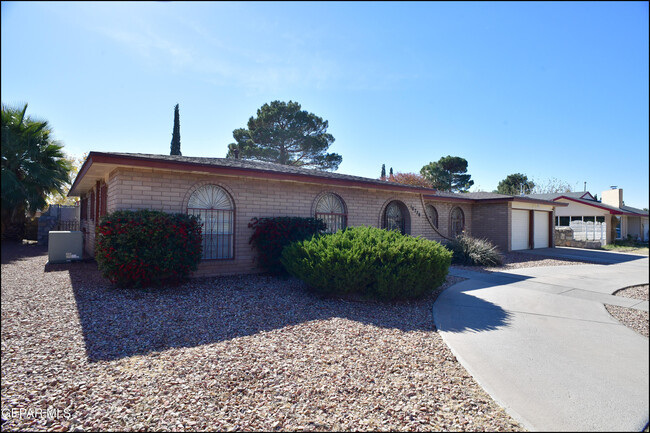 10720 Aldama Ct in El Paso, TX - Building Photo - Building Photo