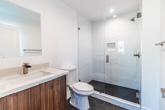 148 S Madison Ave in Los Angeles, CA - Building Photo - Building Photo