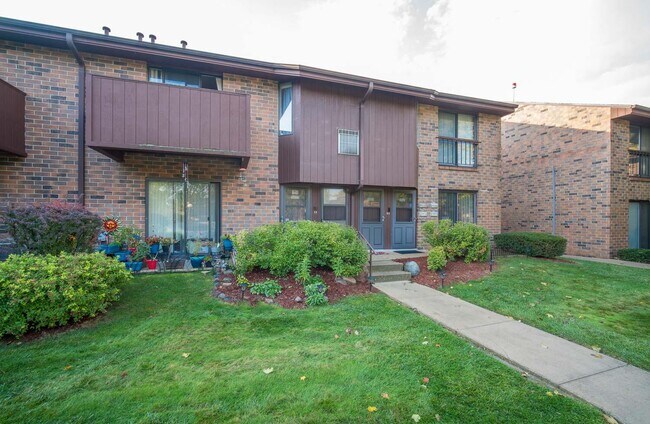 9038 N Park Plaza Ct in Brown Deer, WI - Building Photo - Building Photo