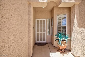 8616 Crest Hill in Las Vegas, NV - Building Photo - Building Photo