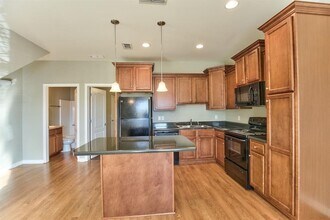 1956 Corvallis Ave, Unit 1956 in Tallahassee, FL - Foto de edificio - Building Photo