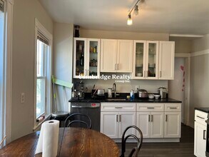 16 Valentine St, Unit 2 in Cambridge, MA - Building Photo - Building Photo