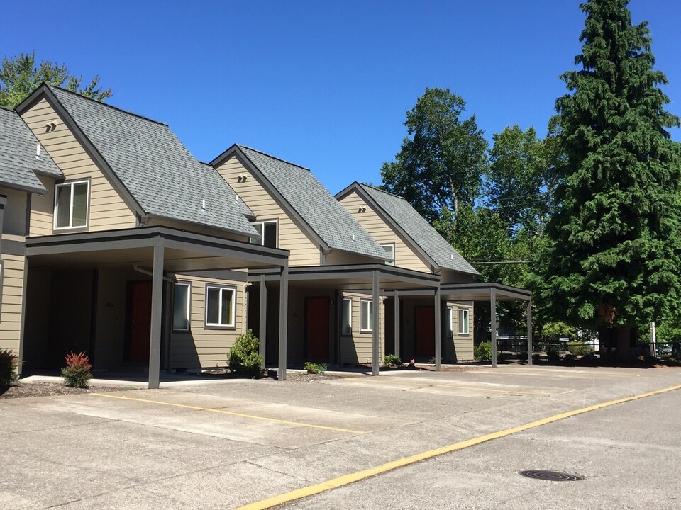 824 SW Maple Tree Dr in Corvallis, OR - Building Photo