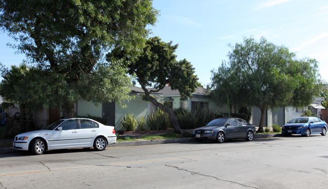 924 Termino Ave in Long Beach, CA - Building Photo - Building Photo