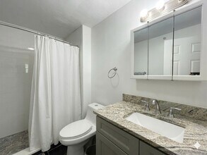 48 Derby St, Unit 1 in Somerville, MA - Foto de edificio - Building Photo