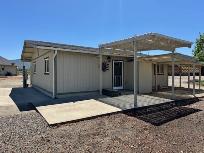 4870 N Pacific Hwy in Phoenix, OR - Building Photo - Building Photo