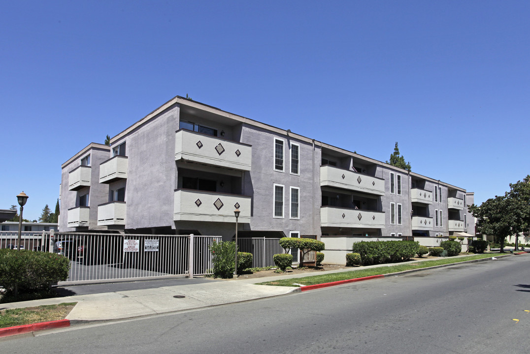 Laguna Terrace Apartments in Concord, CA - Foto de edificio