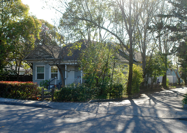 1507 Dutton Ave in Santa Rosa, CA - Foto de edificio - Building Photo