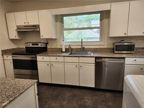 2037 Lively Ridge Rd NE in Atlanta, GA - Building Photo - Building Photo