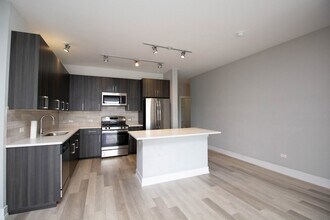 1554 N Talman Ave in Chicago, IL - Building Photo - Building Photo