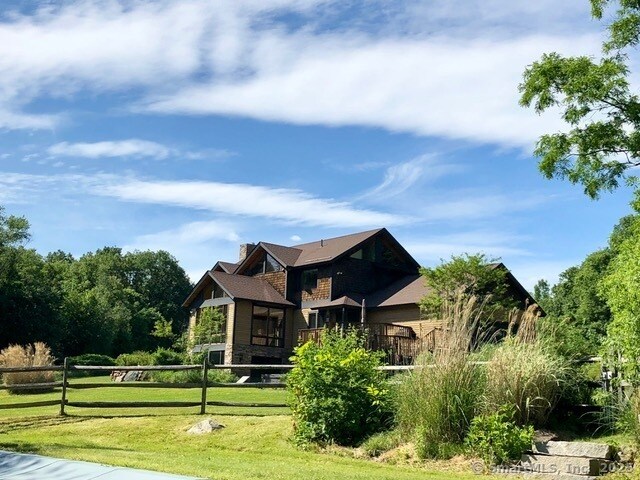 56 Richards Rd in Kent, CT - Building Photo