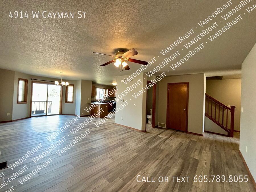 4914 W Cayman St in Sioux Falls, SD - Foto de edificio