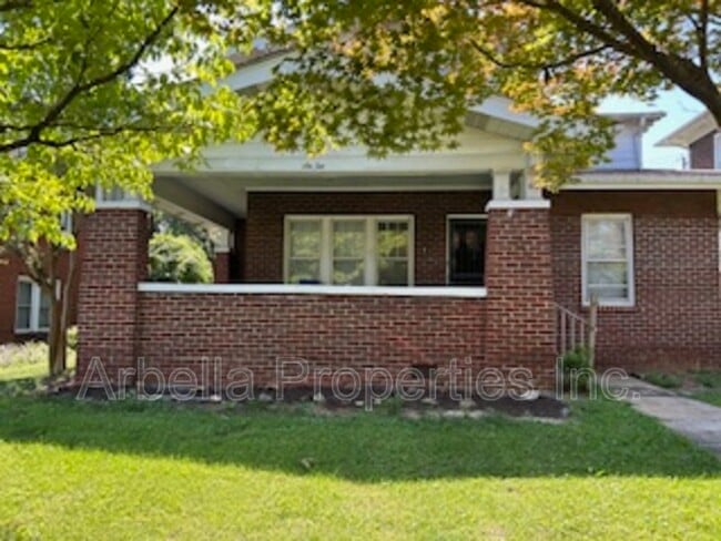 property at 610 E Unaka Ave