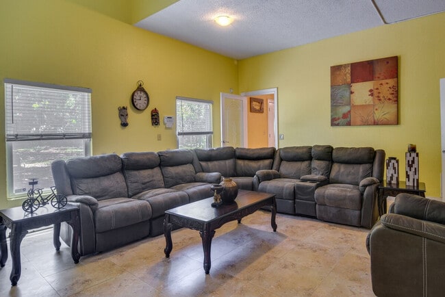 2960 58th Ave S in St. Petersburg, FL - Building Photo - Building Photo