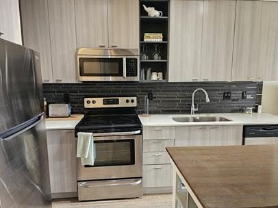 3090 Gladwin Rd in Abbotsford, BC - Building Photo - Building Photo