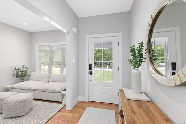 55 Squires Ave in East Quogue, NY - Building Photo - Building Photo