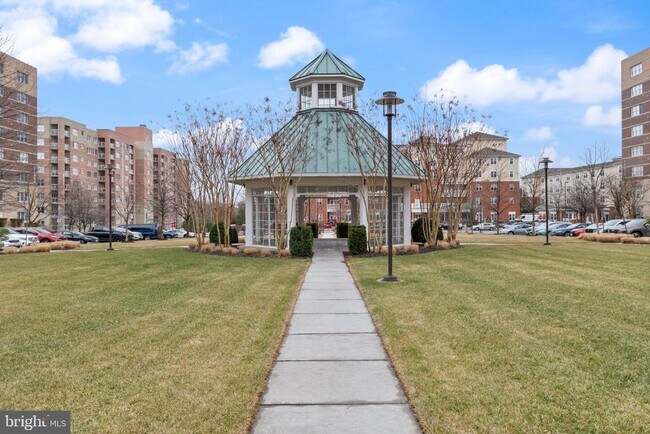 12246 Roundwood Rd-Unit -405 in Timonium, MD - Building Photo - Building Photo