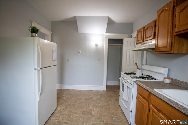 88 Riverview Ave in New London, CT - Building Photo - Building Photo