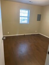 6215 N 28th Street Ter in Country Club, MO - Foto de edificio - Building Photo